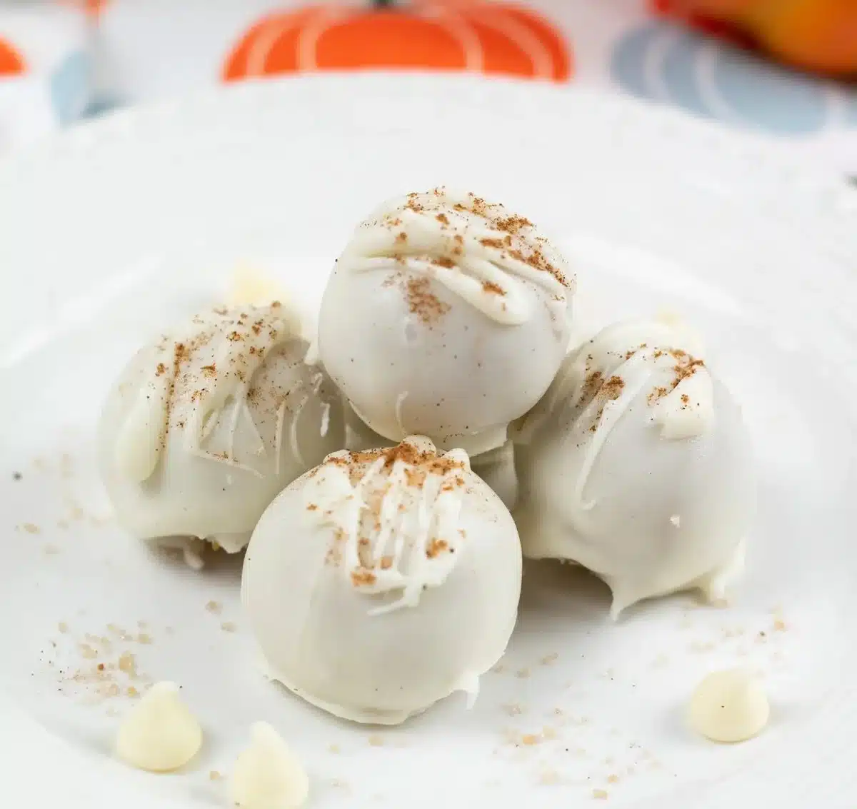 No bake pumpkin balls made with healthy ingredients for a tasty fall treat